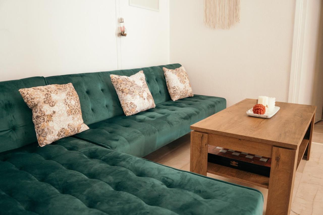 Villager'S Art Apartment Paradeísion Dış mekan fotoğraf